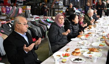 Cumhur İttifakı Salihli Belediye Başkan Adayı Zeki Kayda, Pazar Pazaryerinde esnaflarımızın düzenlediği kahvaltı etkinliğine katıldı.