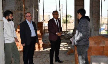 SALİHLİ MİLLİ EĞİTİM MÜDÜRÜ MAHMUT YENEN YAPIMI DEVAM EDEN İNŞAATLARDA İNCELEMELERDE BULUNDU.
